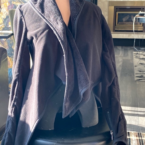 Lululemon size 6 fuzzy wrap - Picture 2 of 6